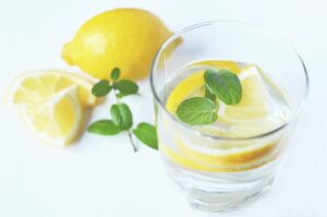 El jugo de limon es bueno para la acidez