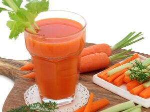 Para que sirve el jugo de zanahoria y apio