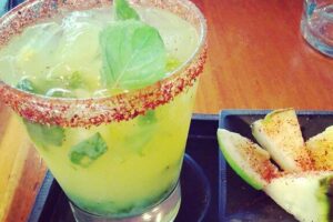 5 Jugos Naturales que te Ayudarán a Regular tu Tránsito Intestinal