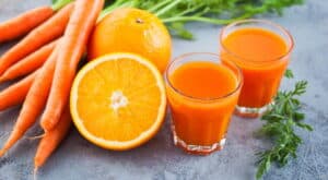 Para que es bueno tomar jugo de zanahoria